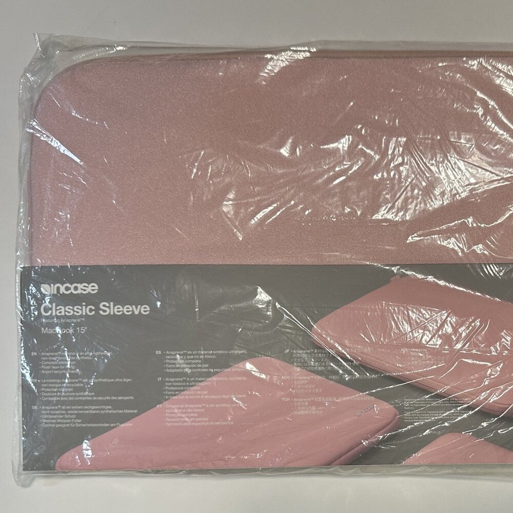 Incase Classic Sleeve for MacBook 15” in Pink